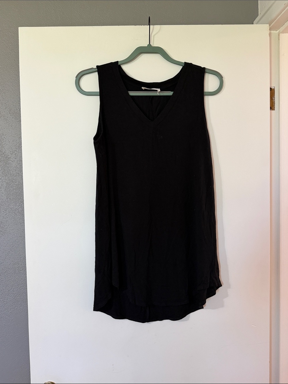 Zenana Outfitters Black V-Neck Tank Top
